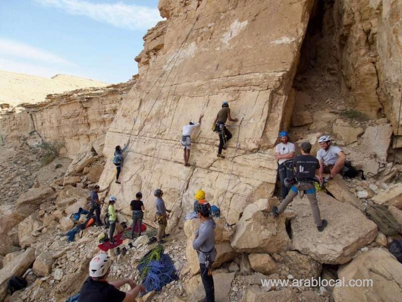 al-akhu-valley-routes-open-for-climbing_kuwait