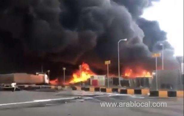 huge-fire-broke-out-in-a-warehouse-at-the-al-batha’a-border-saudi