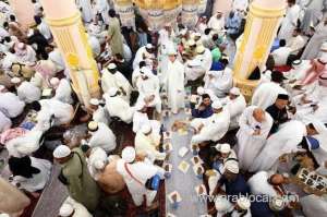 efforts-continue-at-prophet's-mosque-to-serve-worshippers-during-ramadan_UAE