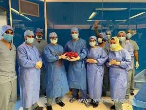 medical-team-removes-7kg-tumor-from-womans-abdomen_UAE