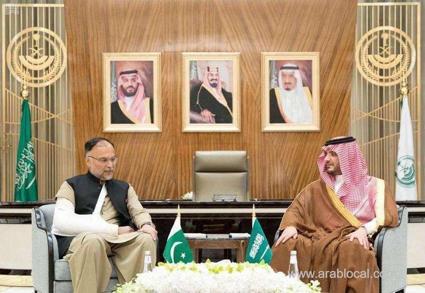 pakistani-envoy-meets-with-interior-minister-saudi