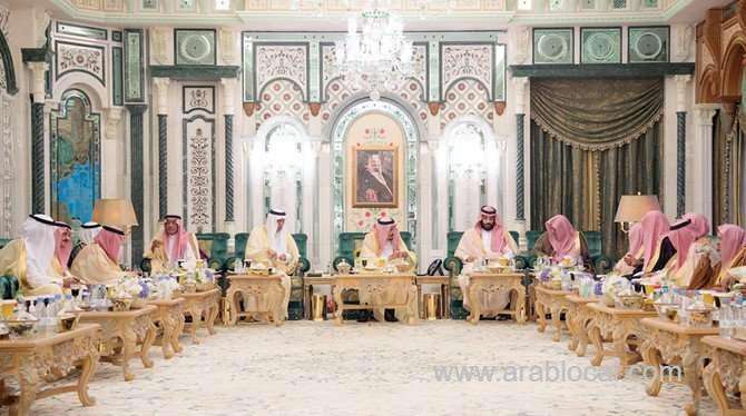 king-salman-receives-islamic-scholars,-imams-in-makkah-saudi