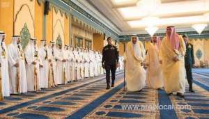 king-salman-performed-the-eid-al-fitr-prayer-in-makkah’s-grand-mosque_UAE