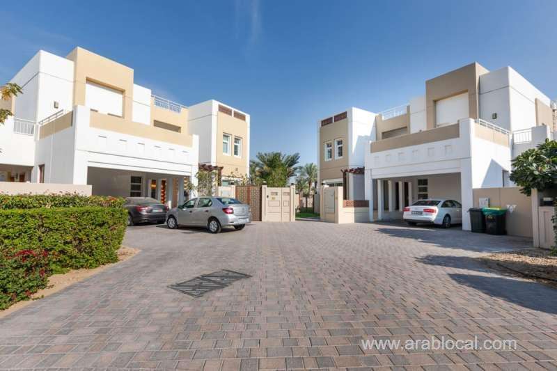 the-pros-and-cons-of-buying-a-villa-in-dubais-suburbs-vs-city-center-saudi