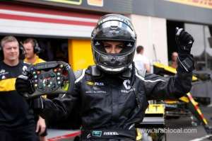 saudi-woman-drives-f1-car-on-historic-day_UAE