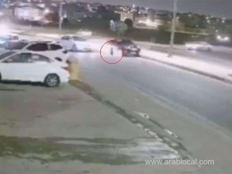 heartwarming-video-saudi-drivers-quick-action-saves-child-goes-viral-saudi