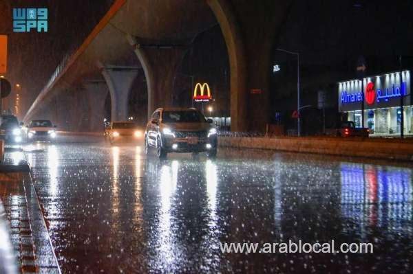civil-defense-issues-weather-warning-amid-forecasted-thunderstorms-in-saudi-arabia-saudi