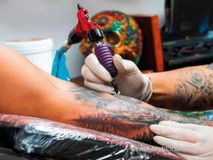 saudi-arabia-implements-new-regulations-for-barbershops-bans-tattoos-and-tanning_UAE