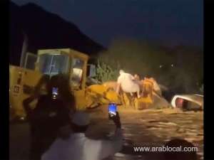 heroic-saudi-man-rescues-family-of-four-from-torrential-floods-in-medina_UAE