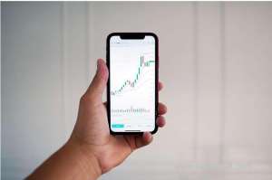 how-to-use-advanced-risk-mitigation-tools-in-a-trading-app-for-high-volume-uae-investors_saudi