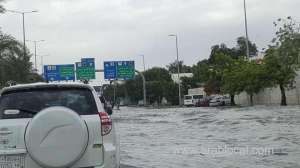 heavy-rain-creates-traffic-chaos_saudi