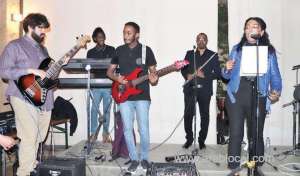 saudi-artists-perform-at-open-stage-night-at-german-embassy-in-riyadh_UAE