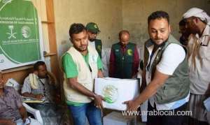 foodstuff-handed-out-to-displaced-people-in-yemen_UAE