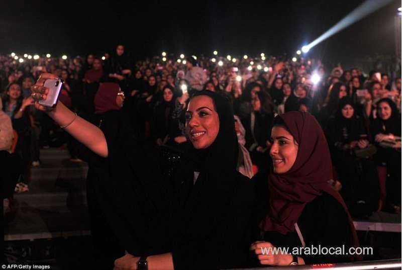 saudi-women-enjoy-pop-concert-with-plenty-of-selfies,-smiles-and-songs-,-but-they-are-banned-from-dancing-or-swaying-inappropriately-saudi