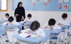 female-teachers-teach-young-boys-in-1,460-government-schools_UAE