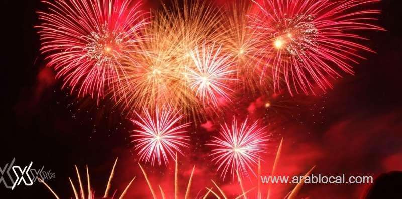 fireworks-on-new-year-eve-in-the-desert-saudi