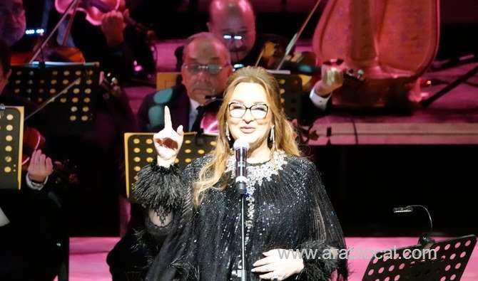 legendary-singer-aziza-jalal-dazzles-crowds-at-saudi-tantora-festival-saudi