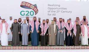 saudi-foreign-minister-reviews-preparations-for-g20-summit_UAE