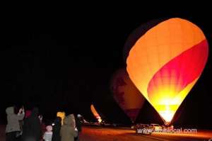 alula-celebrates-longest-hot-air-balloon-glow-show_UAE