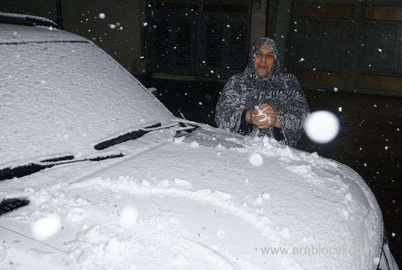 photos-heavy-snowfall-covered-residents-of-baghdad-saudi