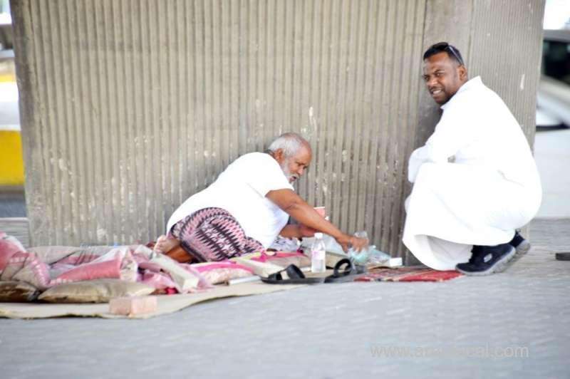 decision-of-traffic-department-to-ban-private-buses-makes-bus-driver-as-beggar-saudi