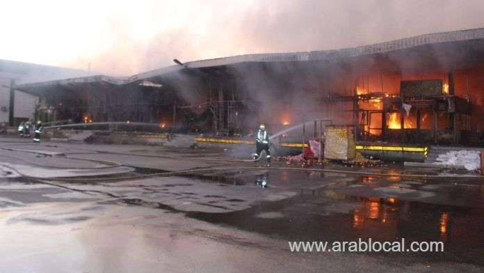 major-fire-broke-out-in-a-vegetable-market-with-dozens-of-shops-in-the-city-of-sakaka-saudi
