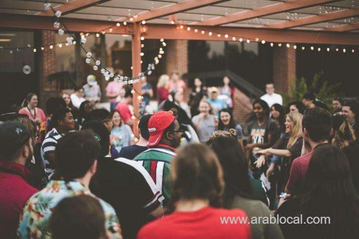 students-in-us-are-throwing-coronavirus-parties-first-one-to-get-infected-wins-prize-money-saudi