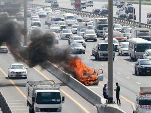 saudi-driver-miraculously-escaped-death-after-his-vehicle-burst-into-flames_UAE