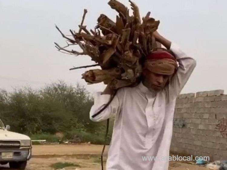 saudi-woodsman-poet-with-no-tv-becomes-social-media-star-after-he-appeared-in-a-social-media-video-saudi