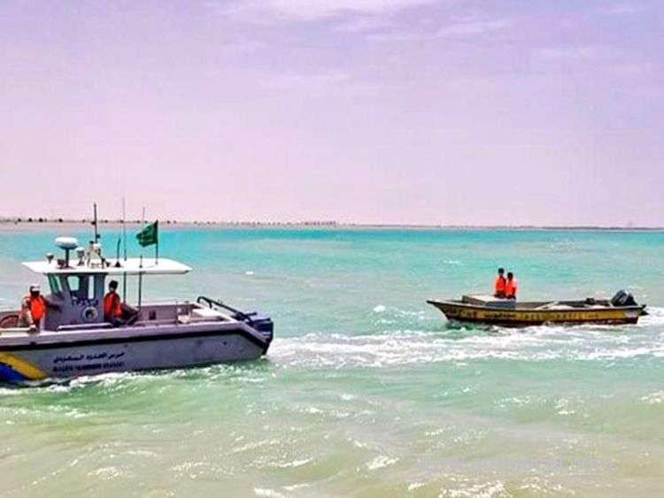 border-guards-have-rescued-two-citizens-whose-boat-broke-down-at-sea-saudi