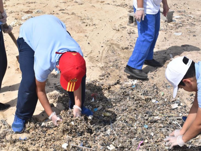 Elementary pupils from Jeddah Private International School lend a hand to clean up Salman beach
