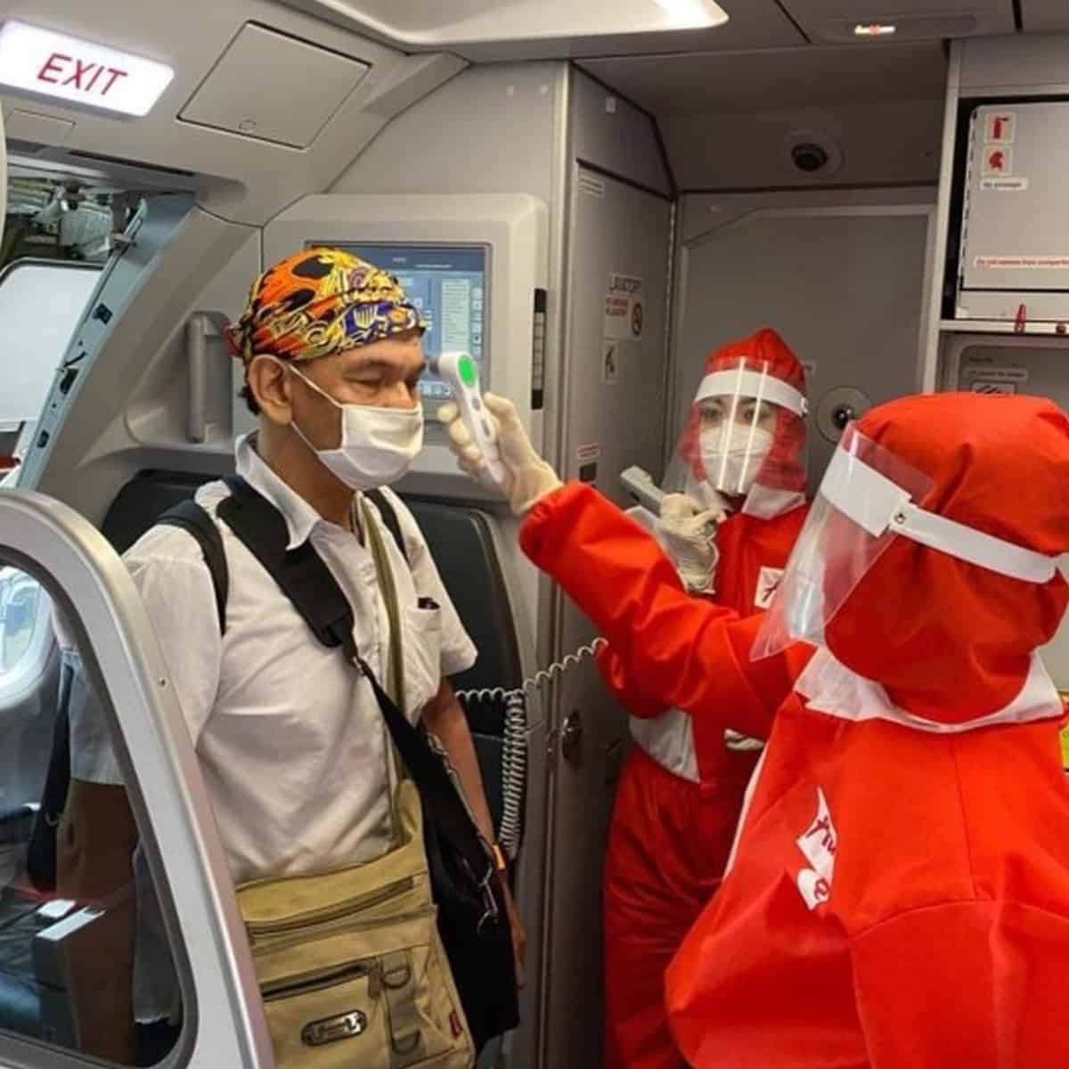 temperature testing the passengers - kuwait